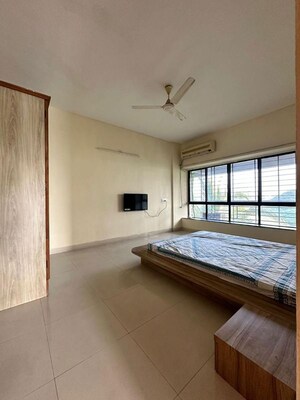 Room in 3 BHK Apartment at Kumar Presidency, Koregaon Park – for Rent