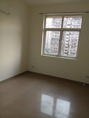 Room in 3 BHK Apartment at Mahagun Mywoods II, Sector 16c Greater Noida – for Sale