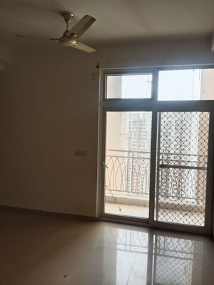 Room in 3 BHK Apartment at Mahagun Mywoods II, Sector 16c Greater Noida – for Sale