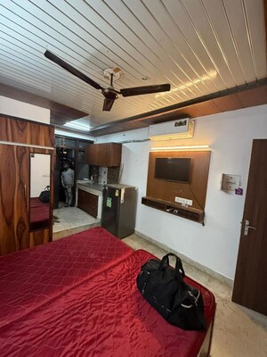 Room in 1 RK Apartment at Emaar Emerald Estate, Sector 65 – for Sale