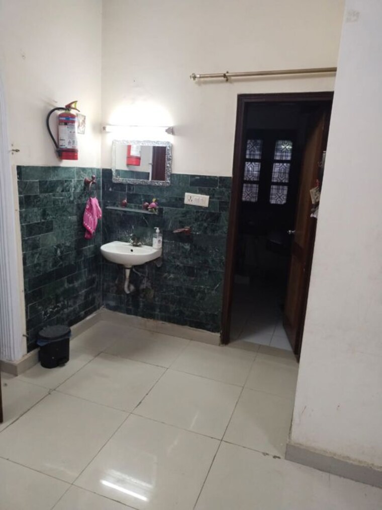 Kitchen, sector 55 6+ Bedroom 375 Sq.Mt. Villa In Sector 55 Noida 10215106