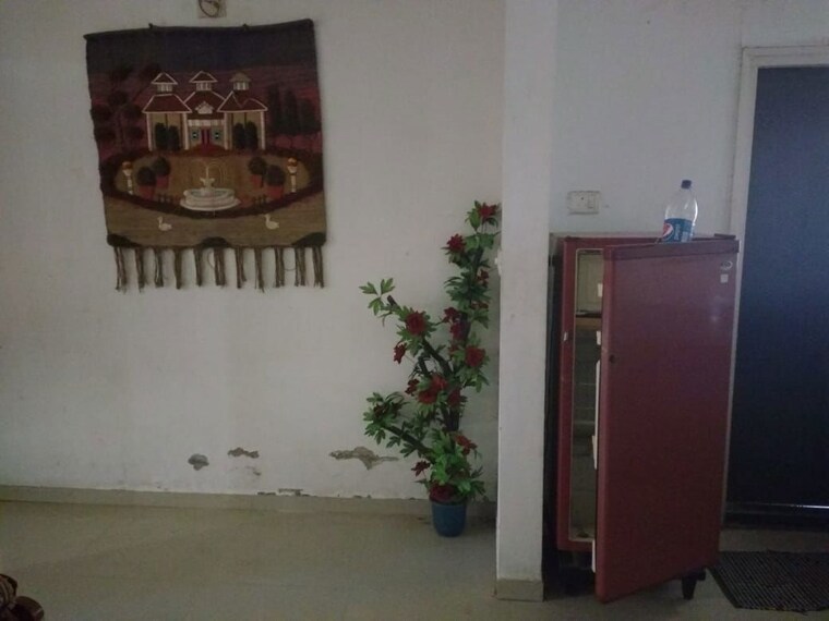 Room, sector 21 3 Bedroom 586 Sq.Ft. Apartment In Sector 21 Gandhinagar 10215126