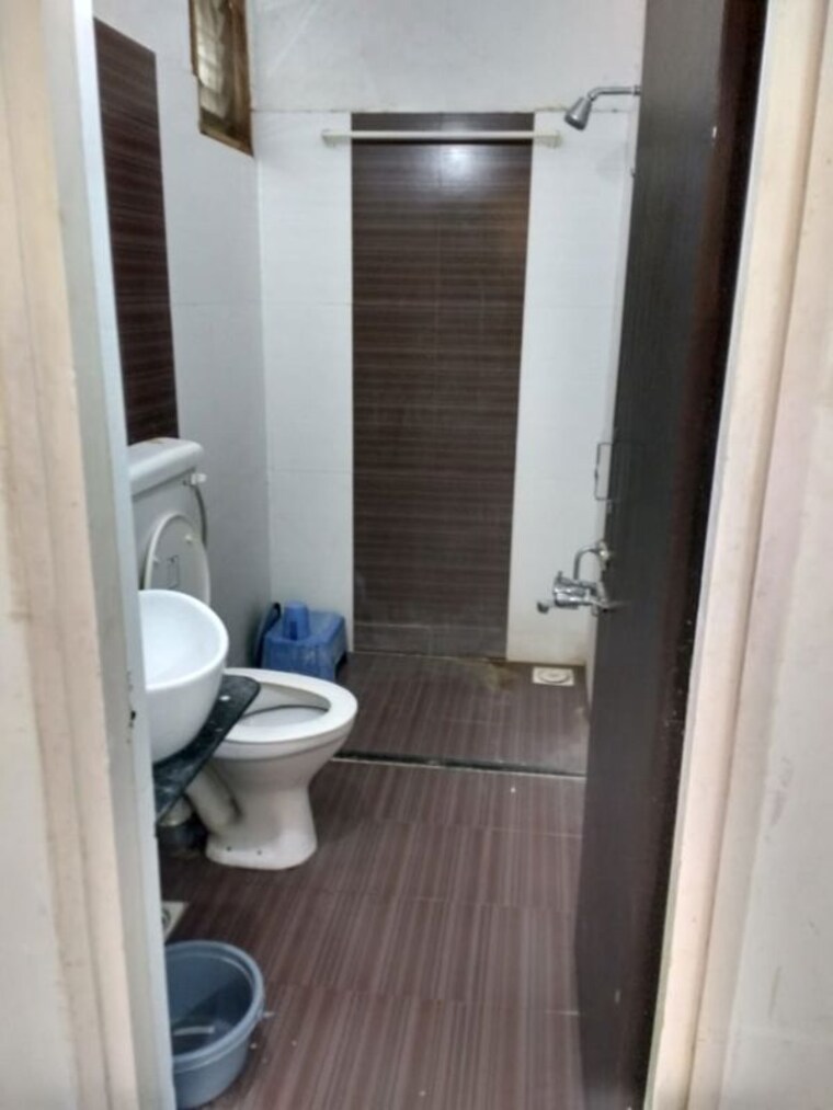 Bathroom, sector 21 3 Bedroom 586 Sq.Ft. Apartment In Sector 21 Gandhinagar 10215126