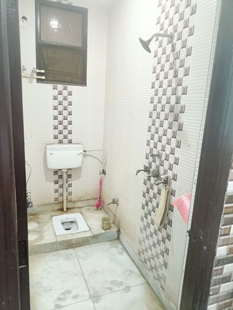 Bathroom, uttam nagar west 2.5 Bedroom 520 Sq.Ft. Builder Floor In Uttam Nagar West Delhi 10215139