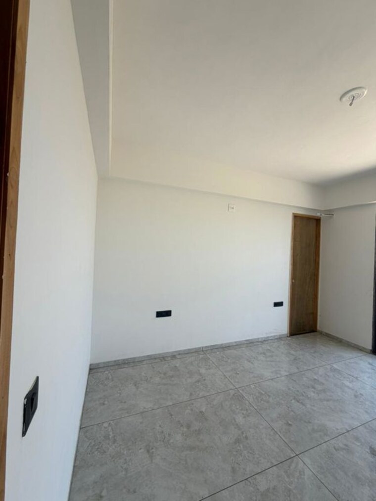 Room, randesan 3 Bedroom 240 Sq.Yd. Apartment In Randesan Gandhinagar 10215182