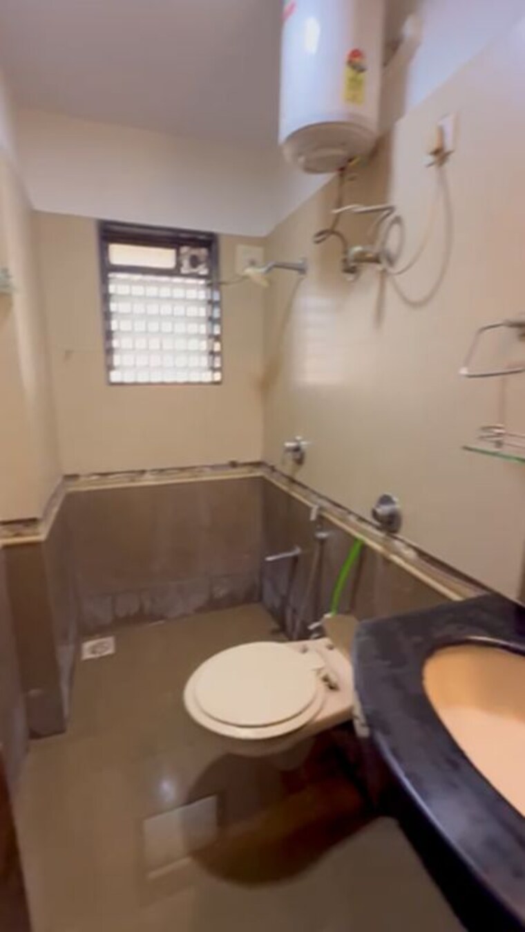 Bathroom, kshitij-building 2 Bedroom 975 Sq.Ft. Apartment In Chembur Mumbai 10215263