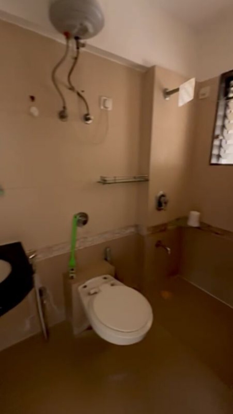Bathroom, kshitij-building 2 Bedroom 975 Sq.Ft. Apartment In Chembur Mumbai 10215263