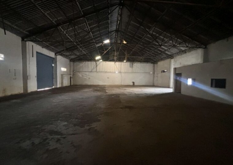  Parking, majiwada Commercial Warehouse 1700 Sq.Ft. In Majiwada Thane 10215311