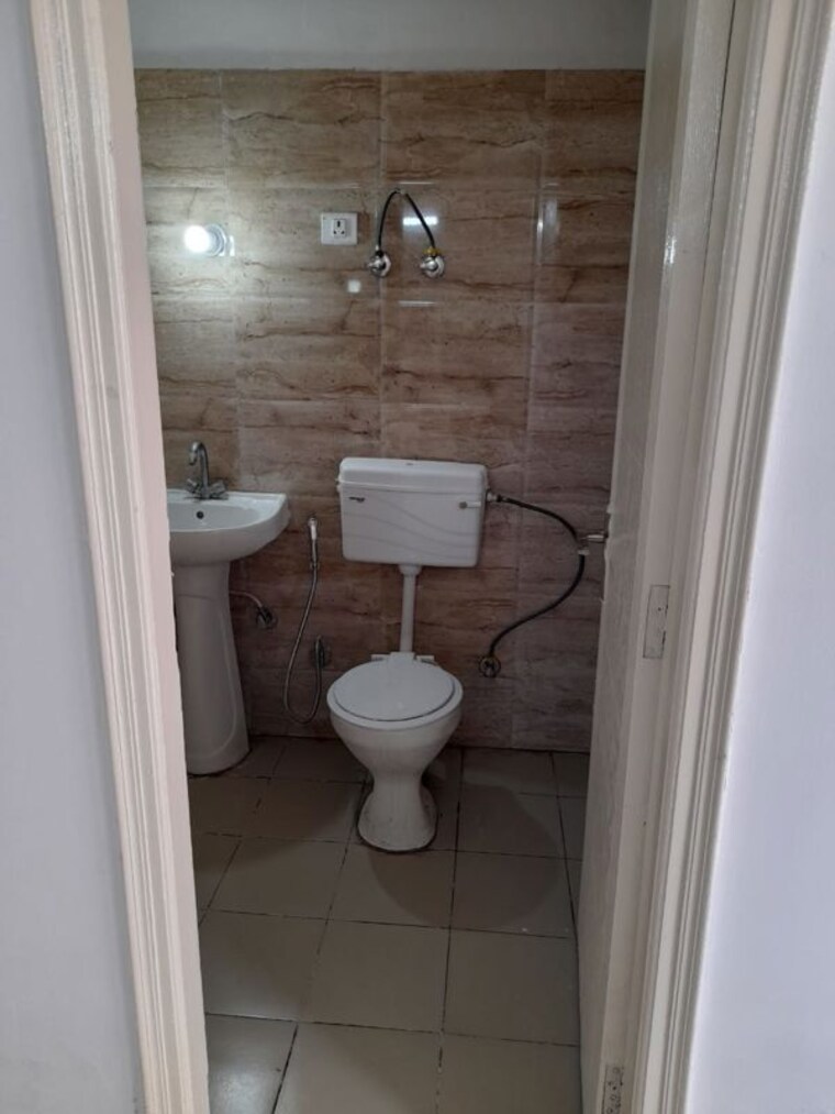 Bathroom, ajnara-homes 3 Bedroom 1710 Sq.Ft. Apartment In Sector 16b Greater Noida Greater Noida 10215327