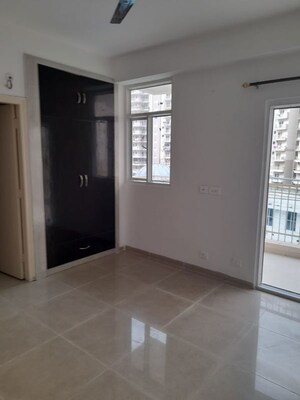 Room in 3 BHK Apartment at Ajnara Homes, Sector 16b Greater Noida – for Rent