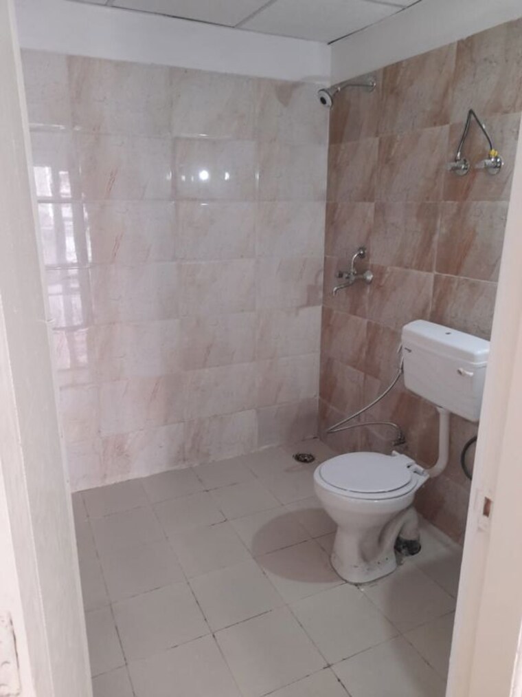 Bathroom, ajnara-homes 3 Bedroom 1710 Sq.Ft. Apartment In Sector 16b Greater Noida Greater Noida 10215327