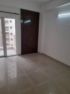 Room in 3 BHK Apartment at Ajnara Homes, Sector 16b Greater Noida – for Rent