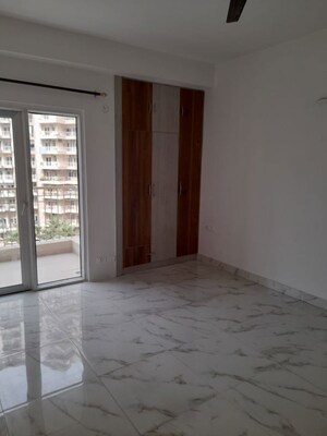 Room in 3 BHK Apartment at Ajnara Homes, Sector 16b Greater Noida – for Rent