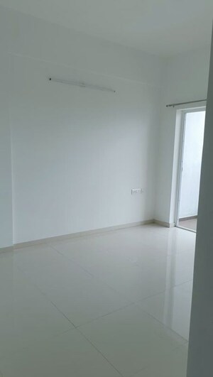 Room in 2 BHK Apartment at Runwal The Central Park, Chinchwad – for Rent