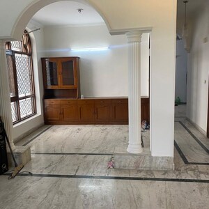 Bathroom in 3 BHK Builder Floor at Dlf Phase ii – for Rent