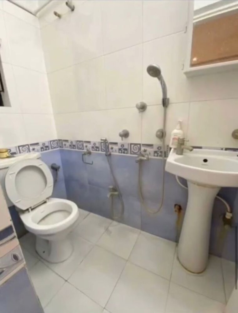 Bathroom, samaspur 2 Bedroom 1600 Sq.Ft. Builder Floor In Samaspur Gurgaon 10215427