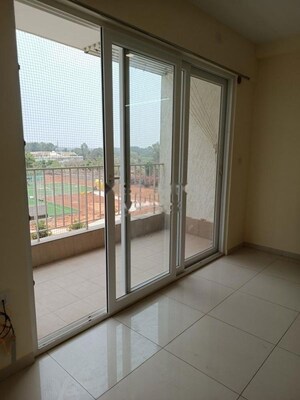 Room in 2 BHK Apartment at Godrej Aqua, International Airport Road – for Rent