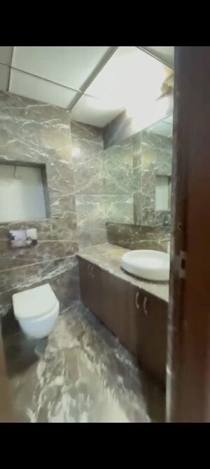Bathroom in 3.5 BHK Apartment at Cunningham Road – for Rent