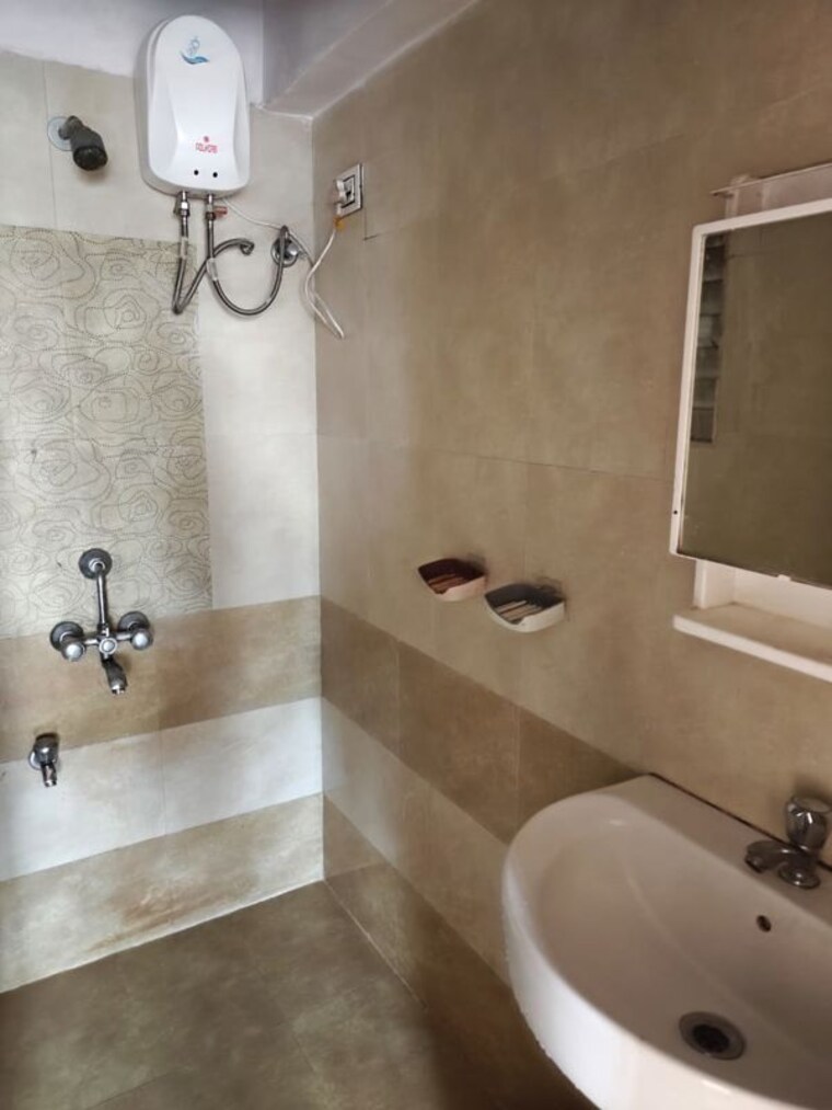 Bathroom, samaspur 2 Bedroom 1625 Sq.Ft. Builder Floor In Samaspur Gurgaon 10215442