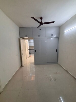 Room in 2 BHK Apartment at Signature The Millennia 3, Sector 37d – for Rent