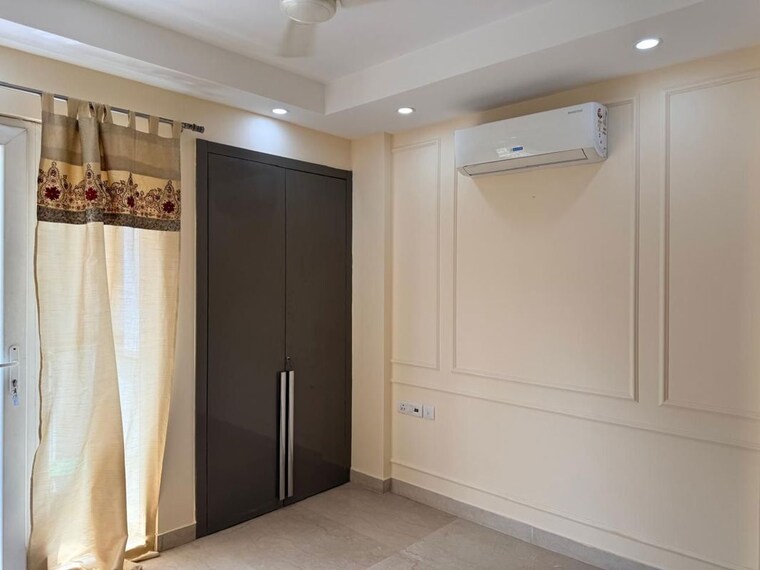 Room, east of kailash 3 Bedroom 1400 Sq.Ft. Builder Floor In East Of Kailash Delhi 10215527