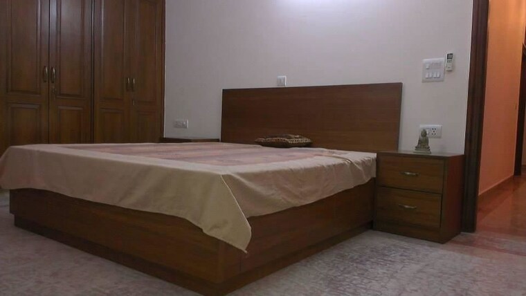 Bedroom, jangpura 3 Bedroom 200 Sq.Yd. Builder Floor In Jangpura Delhi 10215521