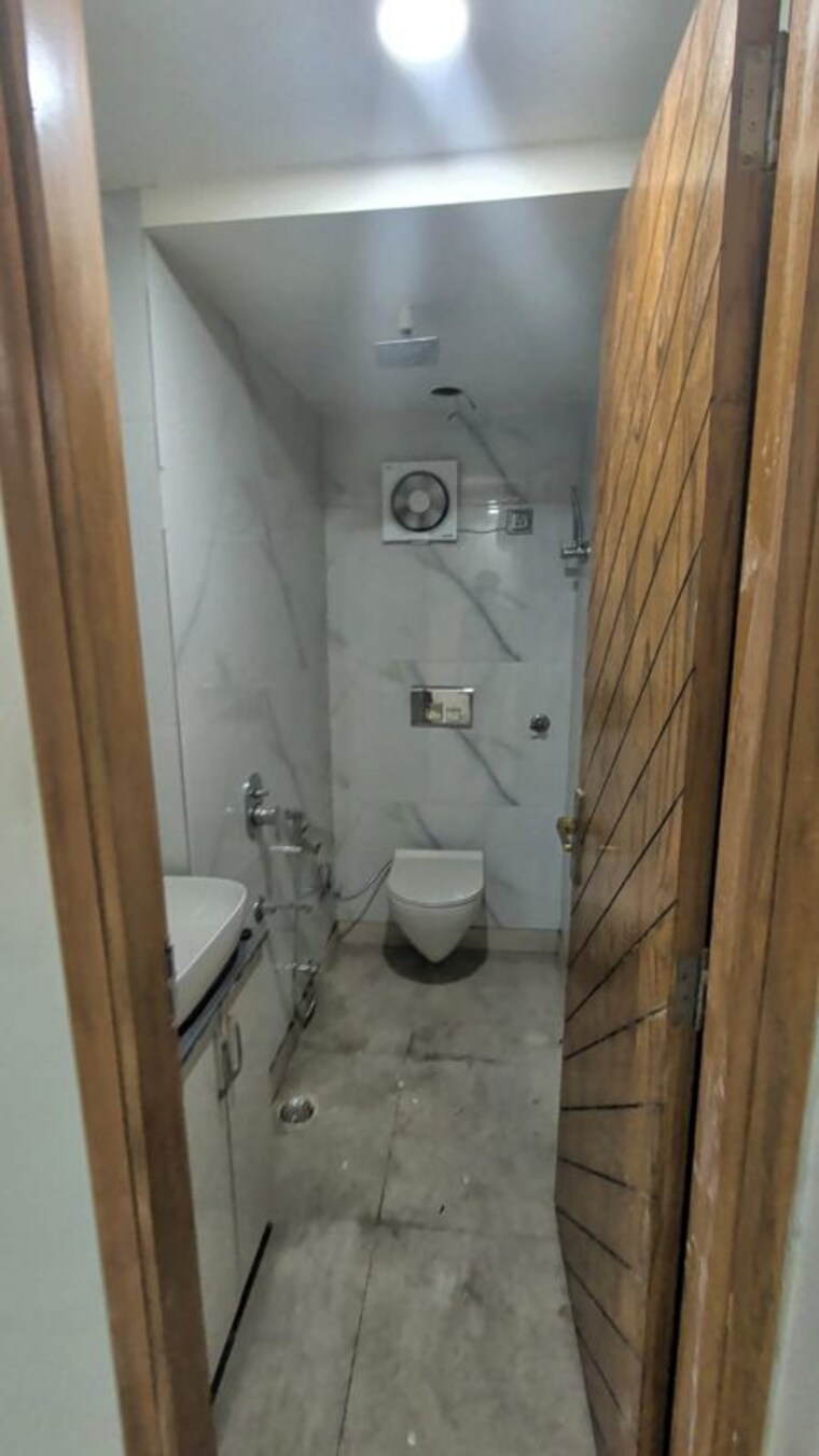 Bathroom, pitampura 3 Bedroom 1200 Sq.Ft. Builder Floor In Pitampura Delhi 10215534