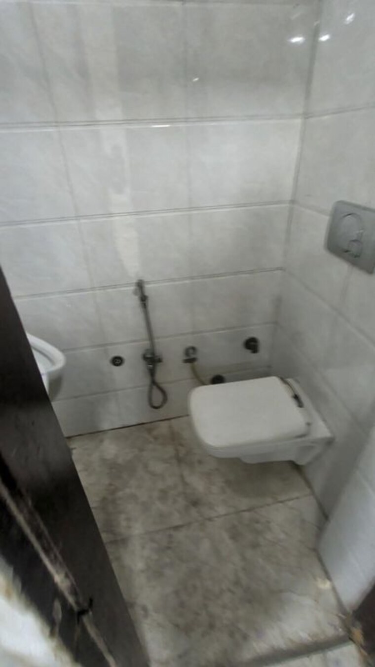 Bathroom, pitampura 3 Bedroom 1200 Sq.Ft. Builder Floor In Pitampura Delhi 10215534