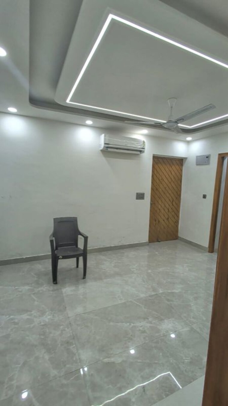 Room, pitampura 3 Bedroom 1200 Sq.Ft. Builder Floor In Pitampura Delhi 10215534