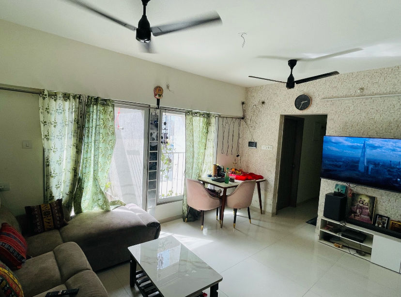 2 BHK Apartment For Rent in 1 Goldleaf