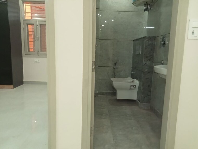Bathroom, mahavir enclave 1 2 Bedroom 620 Sq.Ft. Builder Floor In Mahavir Enclave 1 Delhi 10215549