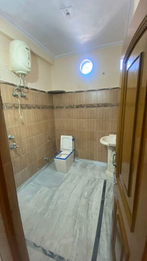 Attached Bathroom in 2 BHK Builder Floor at Pitampura – for Rent