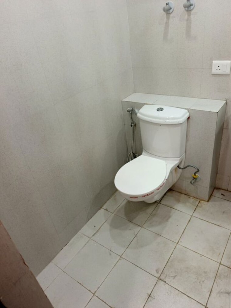 Bathroom, dwarka 4 Bedroom 2100 Sq.Ft. Apartment In Dwarka Delhi 10215559
