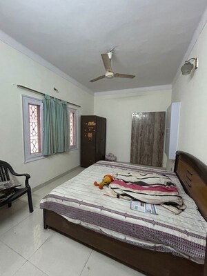 Bedroom in 3 BHK Builder Floor at Green Park – for Rent