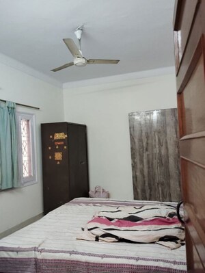 Bedroom in 3 BHK Builder Floor at Green Park – for Rent