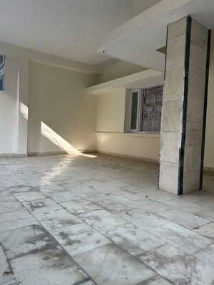 Room in 3 BHK Builder Floor at Green Park – for Rent