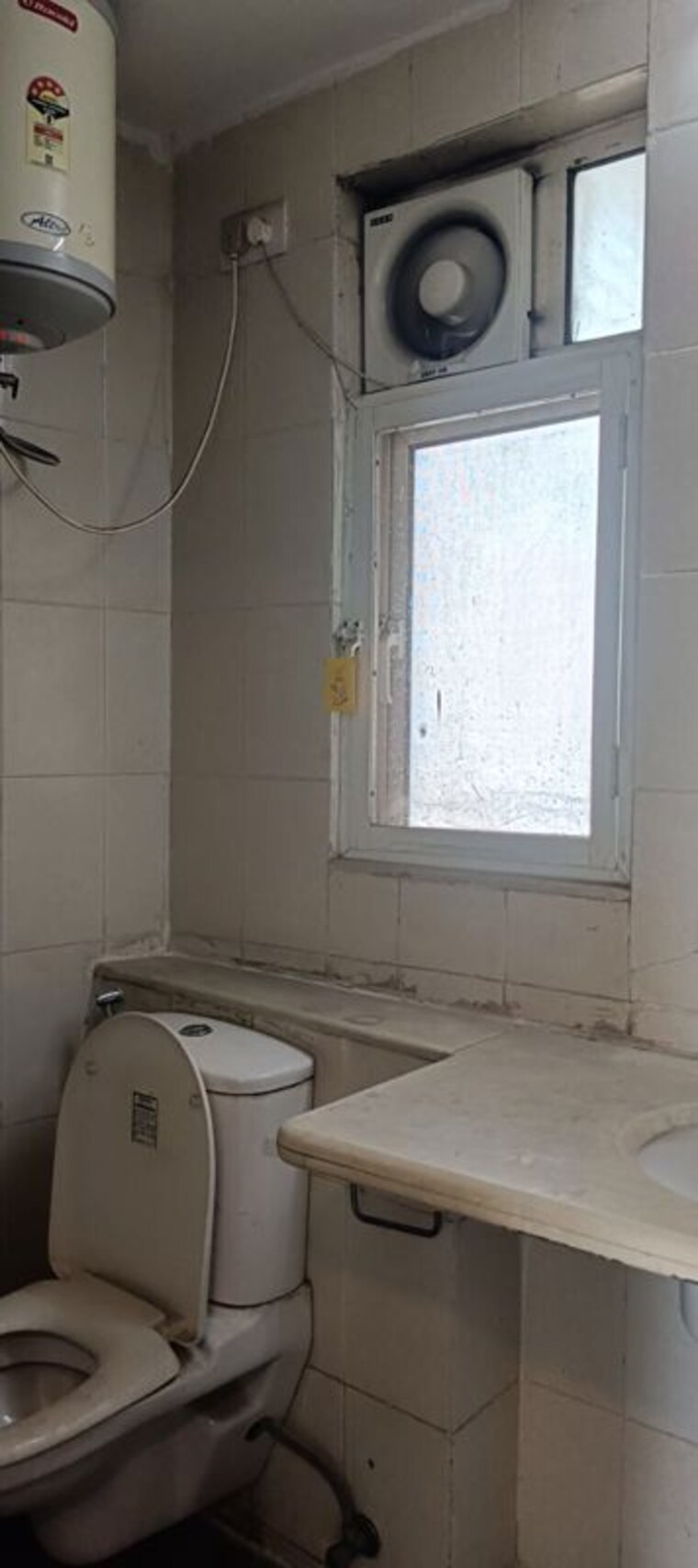 Bathroom, tulip-violet 4 Bedroom 2010 Sq.Ft. Apartment In Sector 69 Gurgaon 10215577