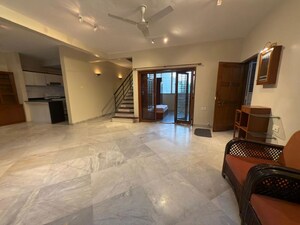 Room in 4 BHK Apartment at Lalit Apartment, Aundh – for Rent