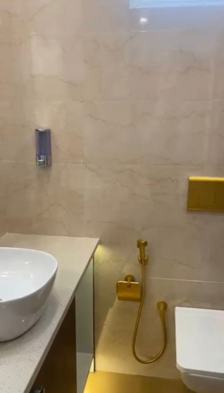 Bathroom, vipul-world-plots 5 Bedroom 3500 Sq.Ft. Builder Floor In Sector 48 Gurgaon 10215593
