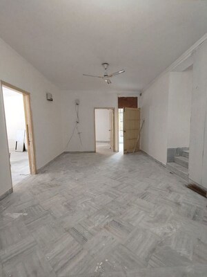 Room in 4 BHK Builder Floor at Greater Kailash I – for Rent