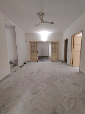 Room in 4 BHK Builder Floor at Greater Kailash I – for Rent