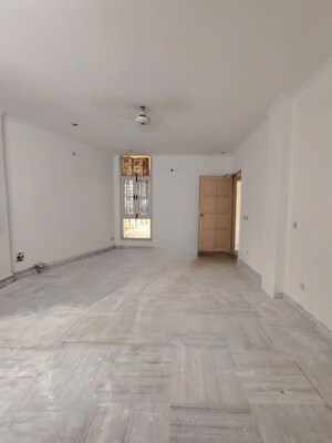 Room in 4 BHK Builder Floor at Greater Kailash I – for Rent