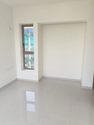 Room in 2 BHK Apartment at Kalpataru Paramount, Kapur Bawdi – for Sale