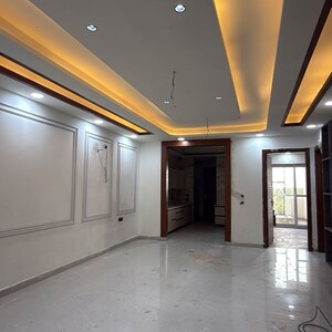 Room in 4 BHK Builder Floor at Garg Homes Floors, Green Fields Colony – for Sale