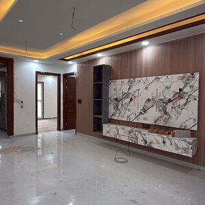 Room in 4 BHK Builder Floor at Garg Homes Floors, Green Fields Colony – for Sale