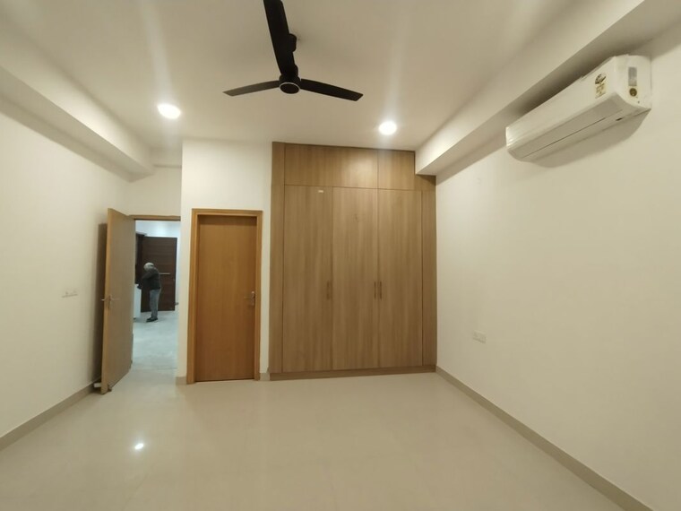 Room, ss-linden 4 Bedroom 2700 Sq.Ft. Builder Floor In Sector 84 Gurgaon 10215667