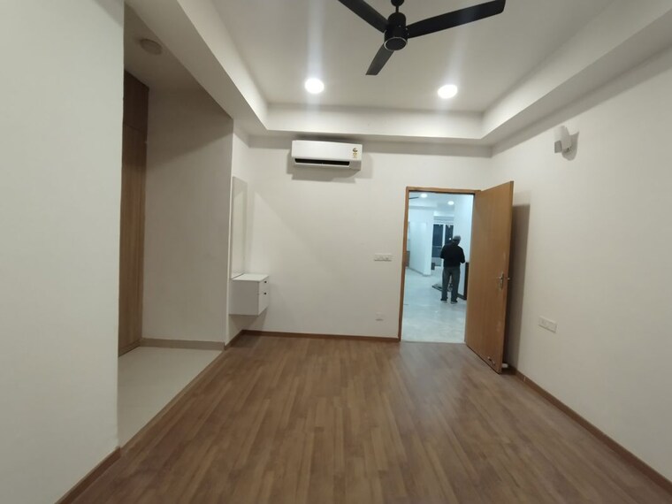 Room, ss-linden 4 Bedroom 2700 Sq.Ft. Builder Floor In Sector 84 Gurgaon 10215667