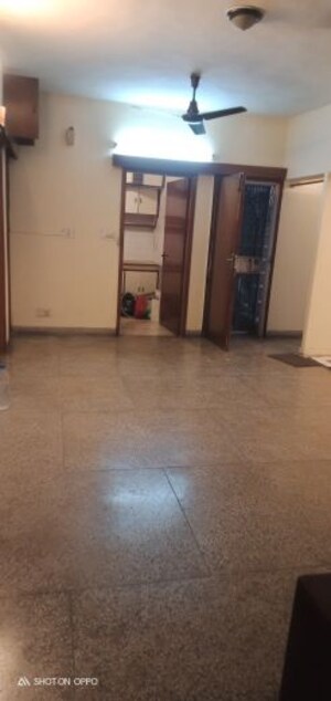 Room in 2 BHK Apartment at Vasant Kunj – for Rent