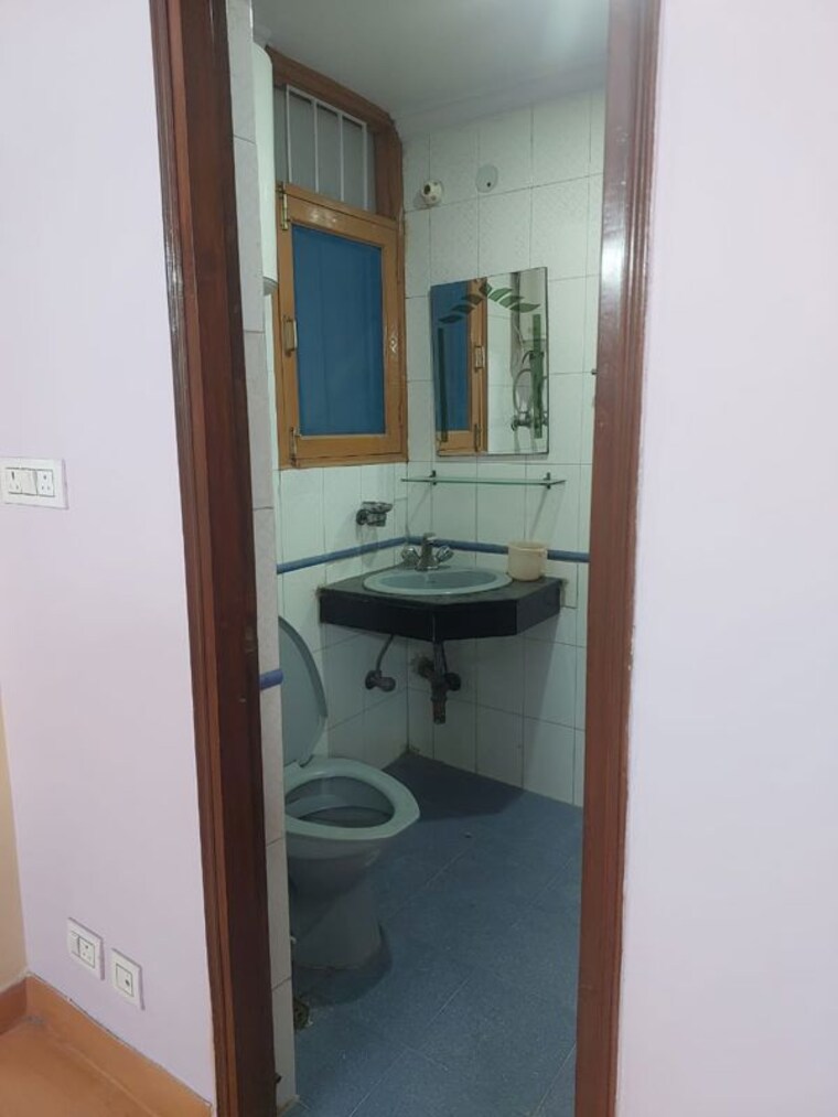 Bathroom, dwarka 3 Bedroom 1650 Sq.Ft. Apartment In Dwarka Delhi 10053586