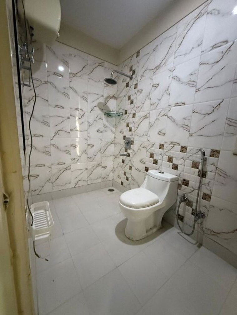 Bathroom, south city 2 3.5 Bedroom 2700 Sq.Ft. Builder Floor In South City 2 Gurgaon 10215719